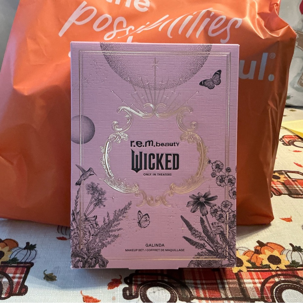 R.E.M. Beauty x Wicked Galindo Makeup Set